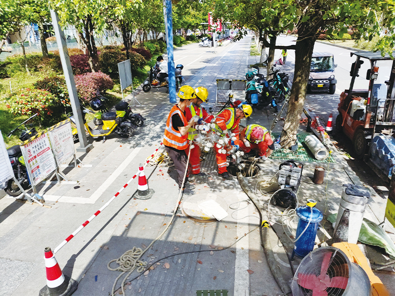  怀来UV-CIPP紫外光固化修复